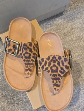 Vionic Leopard-Print Thong Sandals in Brown & Black 8.5 Wide